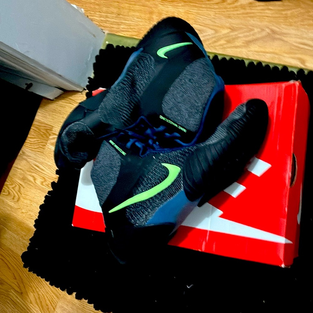 Size 6/6.5 Nike tawa wrestling shoes grey blue and neon green